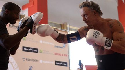 Mickey Rourke s'entraîne à l'académie de boxe Luzhniki, à Moscou, en août 2014
 (Alexey Filippov / RIA Novosti)