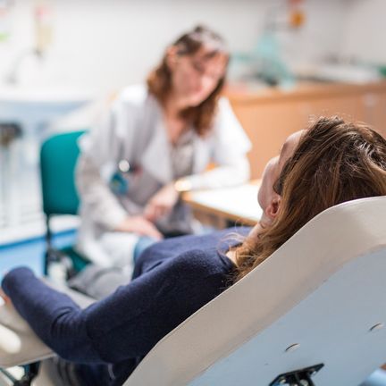 Des médecins arrivent, d'autres s'en vont