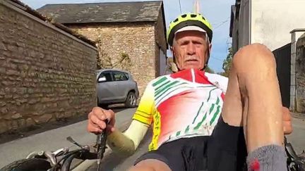 Raymond David n’est pas un cycliste comme les autres.&nbsp;À 88 ans, il fait deux sorties de 80 kilomètres par semaine et conçoit ses propres bicyclettes. (FRANCE 3)