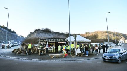 Des "gilets jaunes" campent à un rond-point près de Tonnerre (Yonne), le 13 décembre 2018.&nbsp; (MAXPPP)