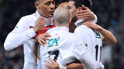 La joie des joueurs du PSG apr&egrave;s l'ouverture du score contre Locmin&eacute; (CFA2) par Pastore, &agrave; Lorient, en 32e de finale de la Coupe de France, le 8 janvier 2012. (FRED TANNEAU / AFP)