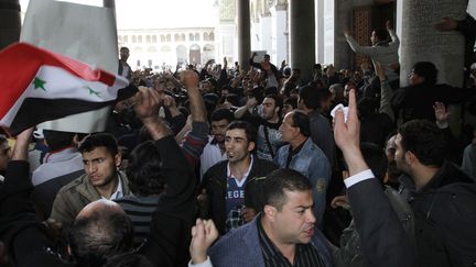 Des centaines de personnes manifestent &agrave; la mosqu&eacute;e des Ommeyyades, &agrave; Damas, le 25 mars 2011. (ON)