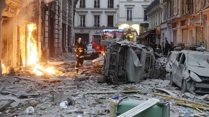 Rue de Trévise, dans le 9e arrondissement de Paris, après l'explosion d'un immeuble. (DANIEL FOURAY / MAXPPP)