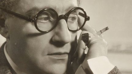 Sacha GUITRY. Photographie dédicacée, [vers 1935]. Tirage argentique. 21 x 27 cm
 (DR)