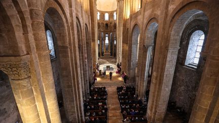 La messe en l'hommage de Pierre Soulages, le 4 novembre 2022 à l'abbatiale Sainte-Foy de Conques (CHARLY TRIBALLEAU / AFP)