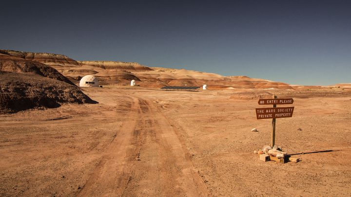 Les étudiants toulousains vont passer quatre semaines dans une réplique d'une base spatiale martienne. Le 14 mars 2018 dans le désert de l'Utah (États-Unis). (EQUIPAGE ISAE SUPAERO MDRS / VIA AFP)