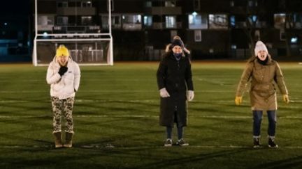 Des femmes se retrouvent pour crier sur un terrain de sports à Boston (États-Unis), sur le site du New York Times (CAPTURE D'ÉCRAN)