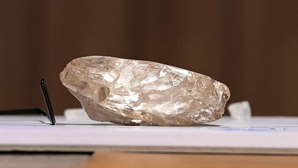 Un diamant de près de 2 500 carats a été découvert au Botswana, a annoncé une compagnie minière canadienne en août 2024. (MONIRUL BHUIYAN / AFP)