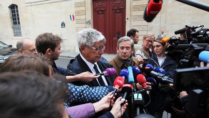 Eric Coquerel et Charles de Courson devant Matignon, à Paris, le 17 septembre 2024. (DANIEL PERRON / AFP)