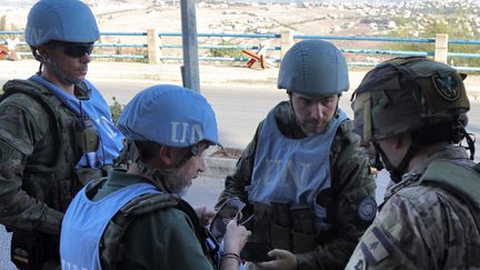 Des soldats de l'ONU patrouillent à Marjayoun, dans le sud du Liban, le 8 octobre 2024. (AFP)