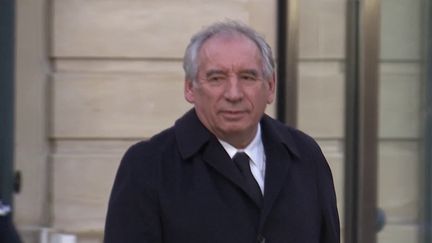 Emmanuel Macron avait évoqué le fait que le Premier ministre allait former "un gouvernement resserré". François Bayrou souhaite finaliser son équipe prochainement. (France 2)