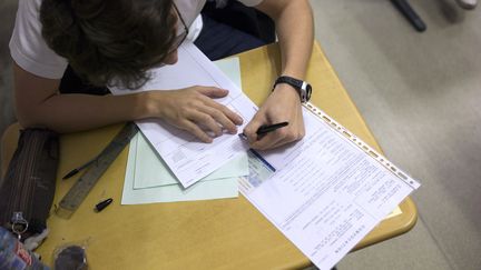 &Agrave; partir de 35 ans, 79% des hommes dipl&ocirc;m&eacute;s de l&rsquo;enseignement sup&eacute;rieur ont une conjointe, contre 72 % des non-dipl&ocirc;m&eacute;s. (FRED DUFOUR / AFP)