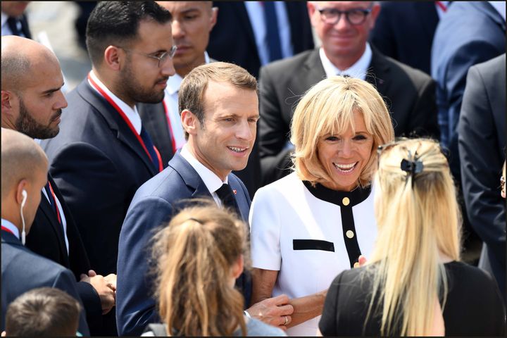 Il y a encore quelques jours, Alexandre Benalla escortait le couple présidentiel, Emmanuel et Brigitte Macron, lors du défile militaire, place de la Concorde, le 14 juillet 2018.&nbsp; (LUC NOBOUT / MAXPPP)