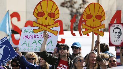 Des &eacute;cologistes oppos&eacute;s &agrave; l'exploration p&eacute;troli&egrave;re men&eacute;e par Shell&nbsp;en Alaska, protestent &agrave; Anchorage (Alaska, Etats-Unis), le 31 ao&ucirc;t 2015. (JONATHAN ERNST / REUTERS)