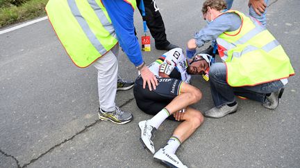 Terrible ! Julian Alaphilippe à terre sur le Tour des Flandres 2020. (DIRK WAEM / BELGA)