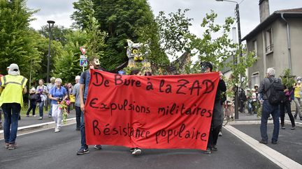 Manifestation à Bar-le-Duc (Meuse), le 16 juin 2018, contre le projet d'enfouissement des déchets nucléaires, à Bure. (JEAN-CHRISTOPHE VERHAEGEN / AFP)