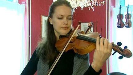 Egle Urbonaviciute, violoniste candidate au Concours International de Violon de Mirecourt 2012
 (France 3 / Culturebox)