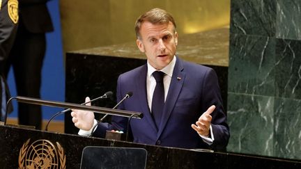 Le président français Emmanuel Macron à la tribune de l'Assemblée générale de l'ONU à New York (Etats-Unis), le 25 septembre 2024. (LUDOVIC MARIN / AFP)