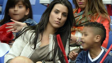 Ludivine Sagna, l'&eacute;pouse de Bacary, dans les tribunes du Stade de France, &agrave; Saint-Denis, le 27 mai 2014, pour le match amical entre la Norv&egrave;ge et les Bleus. (FRANCK FIFE / AFP)