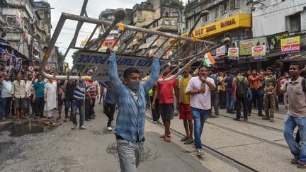 Un affrontement entre la police, les citoyens et les étudiants éclate à Calcutta, en Inde, le 27 août 2024. (DEBARCHAN CHATTERJEE / NURPHOTO / AFP)