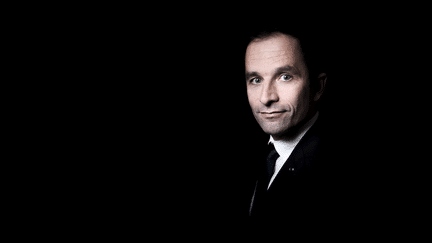 Le candidat du PS et de ses alliés à l'élection présidentielle, Benoît Hamon, pose&nbsp;pour un photographe, le 18 novembre 2016. (DENIS ALLARD / REA)