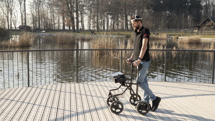 Neurosciences : un Néerlandais paralysé parvient à remarcher en contrôlant le mouvement de ses jambes par la pensée