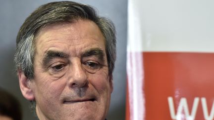 François Fillon est apparu contrarié lors d'une visite à Bordeaux, mercredi 25 janvier&nbsp; (GEORGES GOBET / AFP)