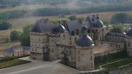 Dordogne : à la découverte du château de Hautefort, joyau de la région