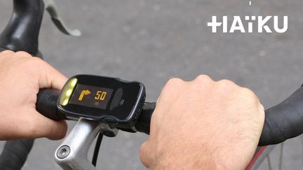 &nbsp; (Haïku déporte sur le guidon le GPS du smartphone © Asphalt Lab)