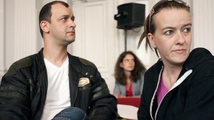 Franck et Sandrine Lavier au tribunal correctionnel de Boulogne-sur-Mer (Pas-de-Calais) le 7 juillet 2011.&nbsp; (BENJAMIN POTDEVIN / AFP)