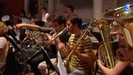 Ez3kiel, bientôt de retour sur scène avec un orchestre symphonique
 (Culturebox)