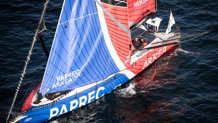 Le Paprec Arkea de Yoann Richommeau départ de la 10e édition du Vendée Globe aux Sables-d'Olonne, le 10 novembre 2024. (LOIC VENANCE / AFP)