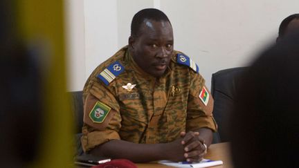 &nbsp; (Le Premier ministre Isaac Zida après la chute de Blaise Compaoré fin 2014 © REUTERS | Joe Penney)