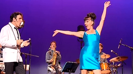 Shirley et Dino font leur show sur la scène du théâtre de l'Atelier.
 (France 3)