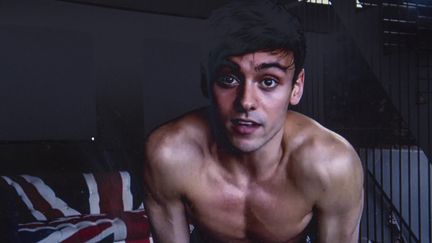 Tom Daley, médaillé olympique de plongeon à 10 mètres, star du tricot sur Instagram. (B2820 / MAXPPP)