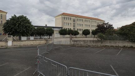 Le collège Gérard-Philippe à&nbsp;Chauvigny (Vienne) le 10 mai 2020, où un cluster a été signalé. (GUILLAUME SOUVANT / AFP)
