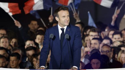 Le président réélu Emmanuel Macron lors de son discours au Champ-de-Mars, le 24 avril 2022. (LUDOVIC MARIN / AFP)