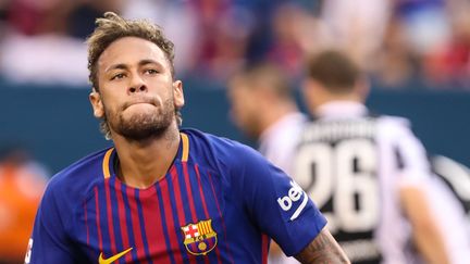 L'attaquant&nbsp;brésilien du FC Barcelone Neymar fête un but lors d'un match amical contre la Juventus Turin, le 22 juillet 2017 à East Rutherford, dans le New Jersey (Etats-Unis). (VANESSA CARVALHO / AFP)