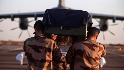 Hommage aux militaires tués au Mali : des collégiens invités aux Invalides