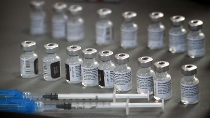 Des doses de vaccin Pfizer-BioNTech contre le Covid-19, à Reno dans le Nevada (Etats-Unis), le 17 décembre 2020. (PATRICK T. FALLON / AFP)