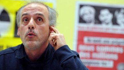 Philippe Poutou ouvre "sa gueule" pour dénoncer "le mépris social" (FREDERICK FLORIN / AFP)