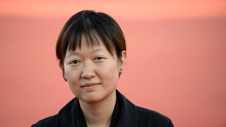 La réalisatrice sud-coréenne Celine Song arrives lors de la 49me  edition du Festival du cinéma américain de Deauville 2023 (LOIC VENANCE / AFP)