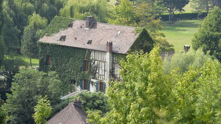 Le moulin de Cossy à Giverny (Eure), résidence secondaire de Patrick et Isabelle Balkany, photographié le 12 août 2015. (MIGUEL MEDINA / AFP)