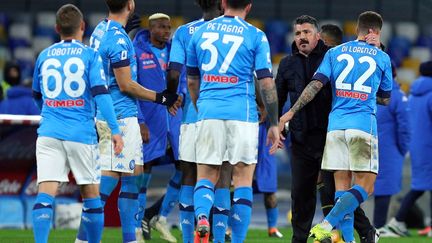 Gennaro Gattuso félicite ses joueurs après la victoire contre la Juventus (1-0). (FEDERICO PROIETTI / FEDERICO PROIETTI)