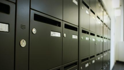 Un homme de 36 ans, d&eacute;j&agrave; incarc&eacute;r&eacute; &agrave; la prison de Fleury-M&eacute;rogis, a reconnu avoir cambriol&eacute; des appartements en subtilisant les cl&eacute;s dans des bo&icirc;tes aux lettres, annonce la police parisienne, le 10 f&eacute;vrier 2014. (MAXPPP)