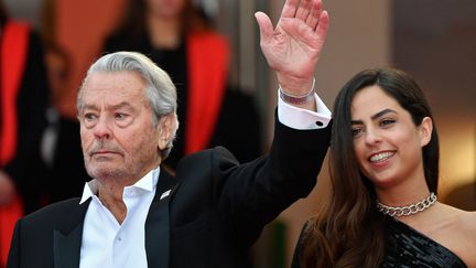 L'acteur Alain Delon et sa fille Anoushka, le 19 mai 2019 au Festival de Cannes (Alpes-Maritimes). (Alberto Pizzoli/AFP)