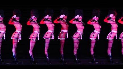 Danceuses du Crazy Horse lors d&#039;un show à Madrid en décembre 2011
 (Pierre-Philippe Marcou. AFP)