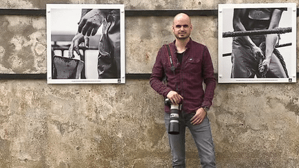 Le photographe Jérémie Kerguelen et quelques-unes de ses photos
 (France 3 Culturebox Capture d&#039;écran)