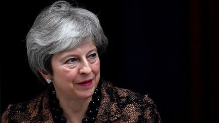 La Première ministre britannique Theresa May sur le perron du 10 Downing Street, à Londres (Royaume-Uni), le 21 janvier 2019. (TOBY MELVILLE / REUTERS)