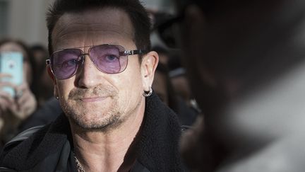 "Quand il part faire du vélo, il aime s'habiller comme un juif hassidique", a déclaré le guitariste de U2 en parlant de Bono
 (ANDREW COWIE / AFP)